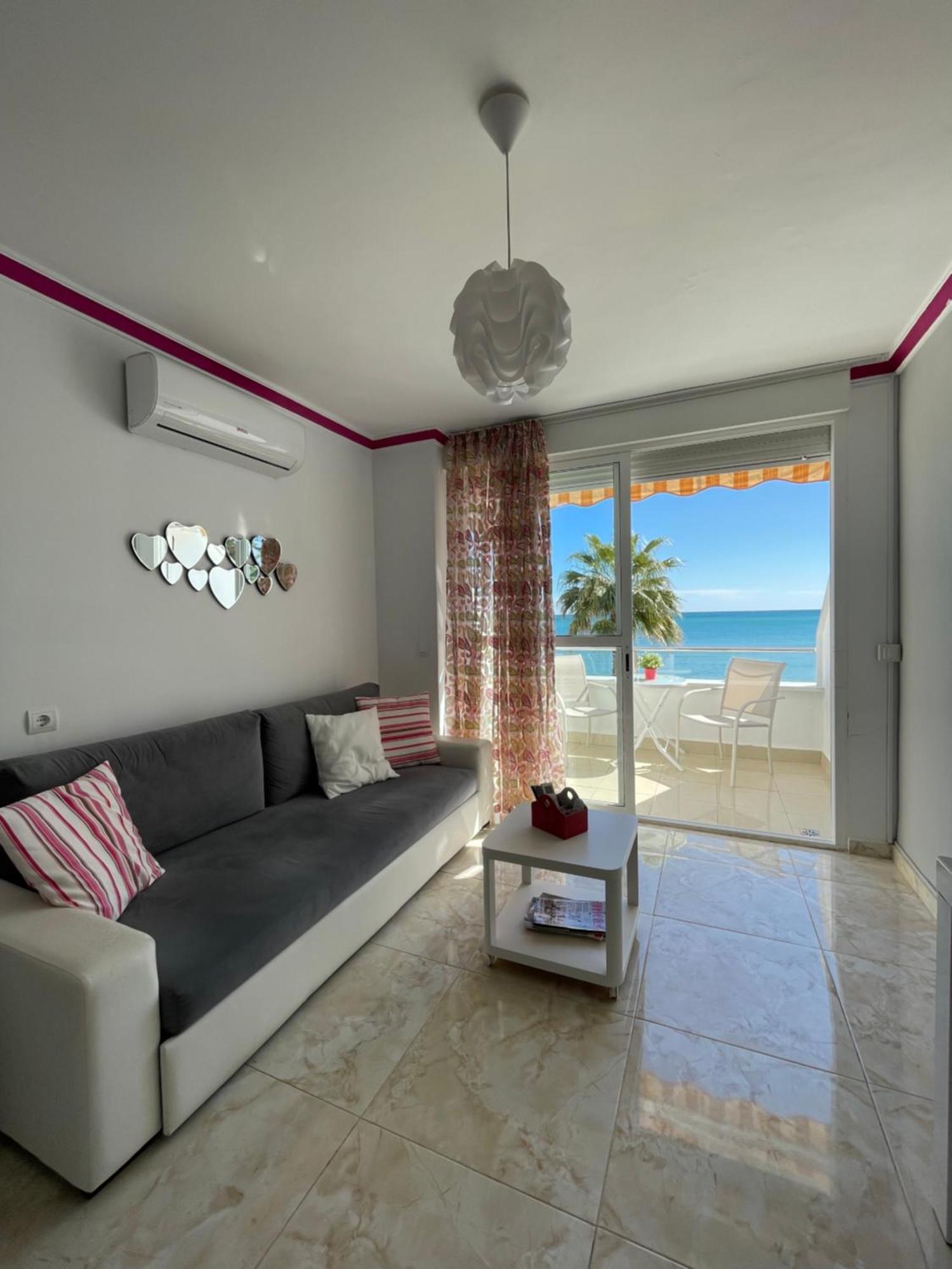 Roca Chica. Studio - First Line Beach Torremolinos Buitenkant foto
