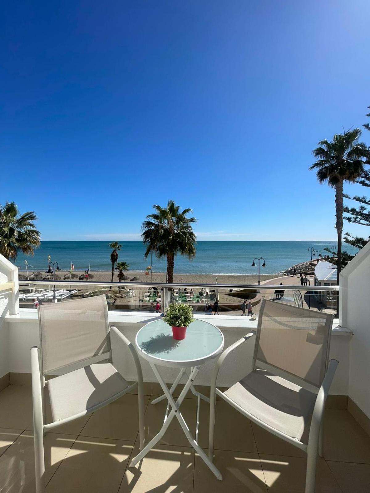 Roca Chica. Studio - First Line Beach Torremolinos Buitenkant foto