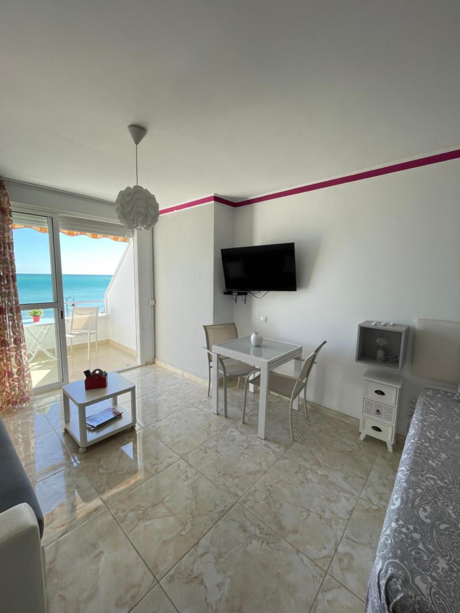 Roca Chica. Studio - First Line Beach Torremolinos Buitenkant foto