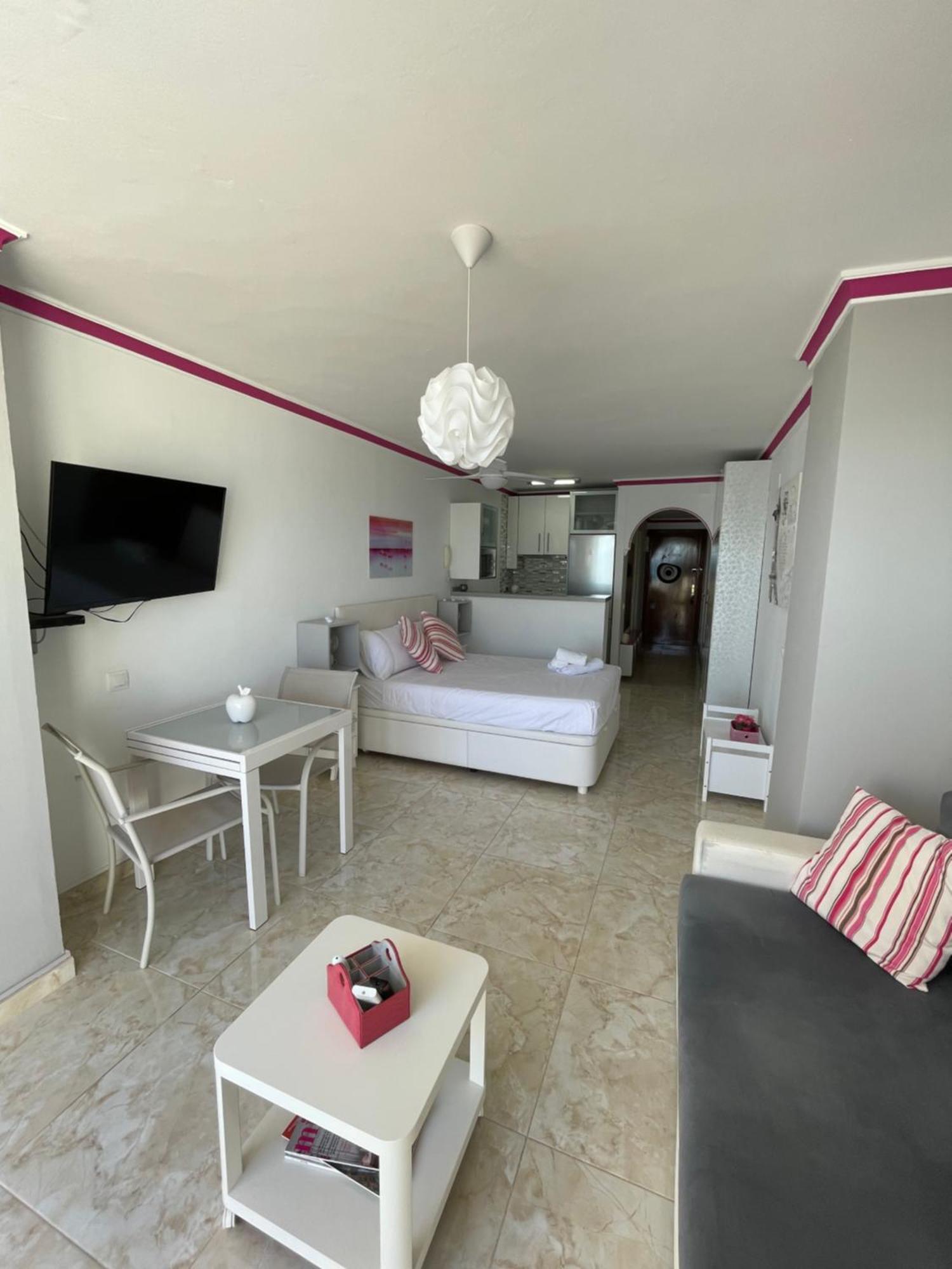 Roca Chica. Studio - First Line Beach Torremolinos Buitenkant foto