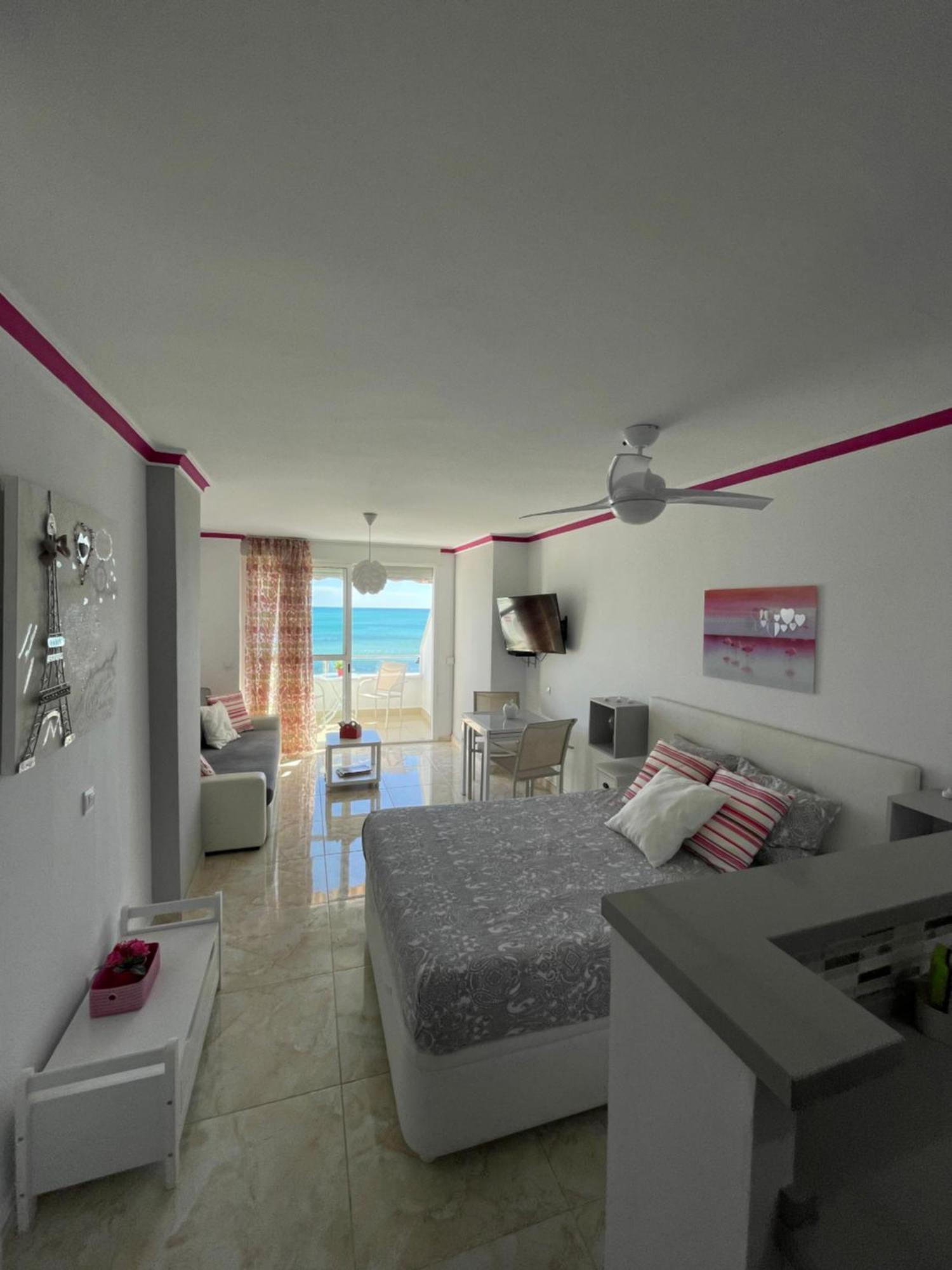 Roca Chica. Studio - First Line Beach Torremolinos Buitenkant foto