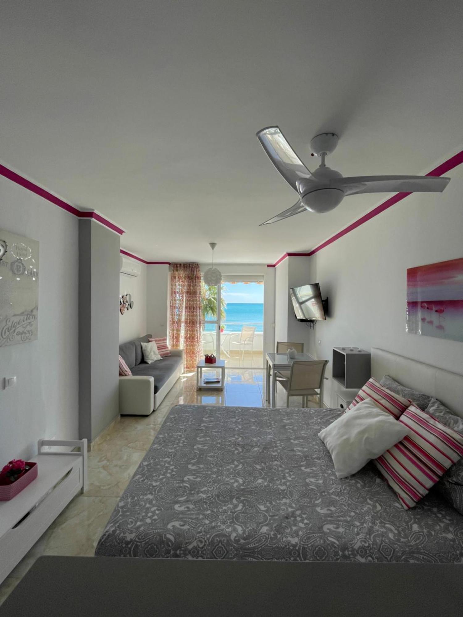 Roca Chica. Studio - First Line Beach Torremolinos Buitenkant foto