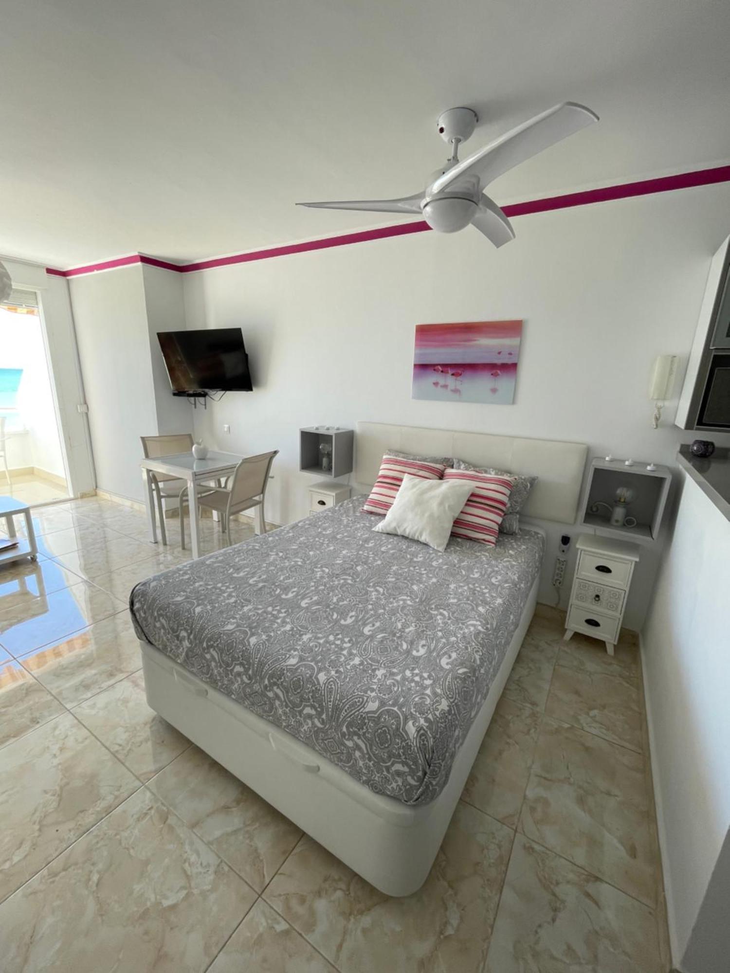 Roca Chica. Studio - First Line Beach Torremolinos Buitenkant foto